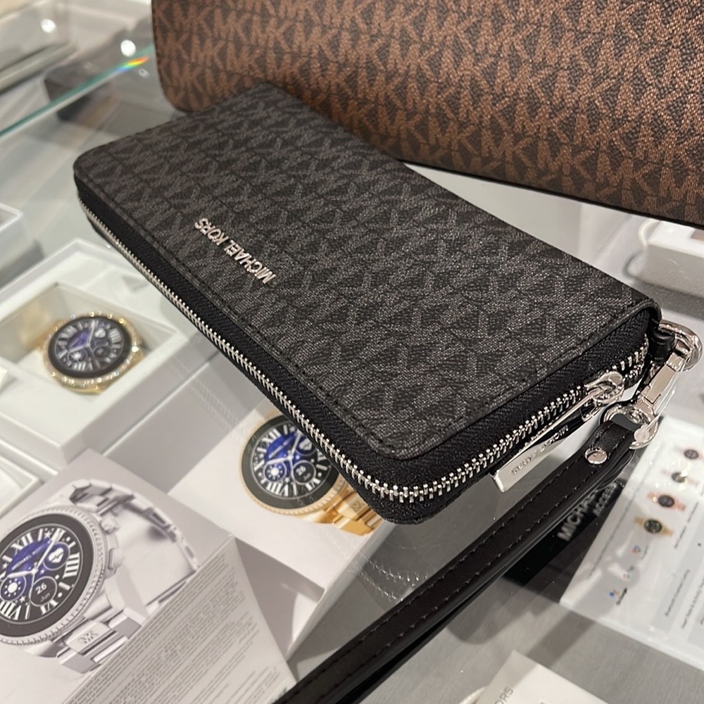 Michael Kors Jet Set Travel Large Travel CONTINENTAL wallet-wristlet-phoneholder - Picture 12 of 16